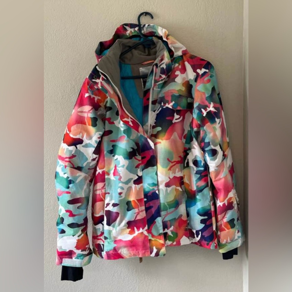 Womens GSOU medium multi camo color ski coat snowboarding coat MEDIUM
